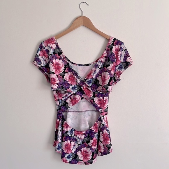 Floral Peplum Open Back Ruffle Short Sleeve Blouse - Picture 2 of 4